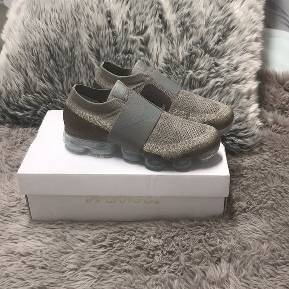 Nike Shoes - Nike vapormax moc